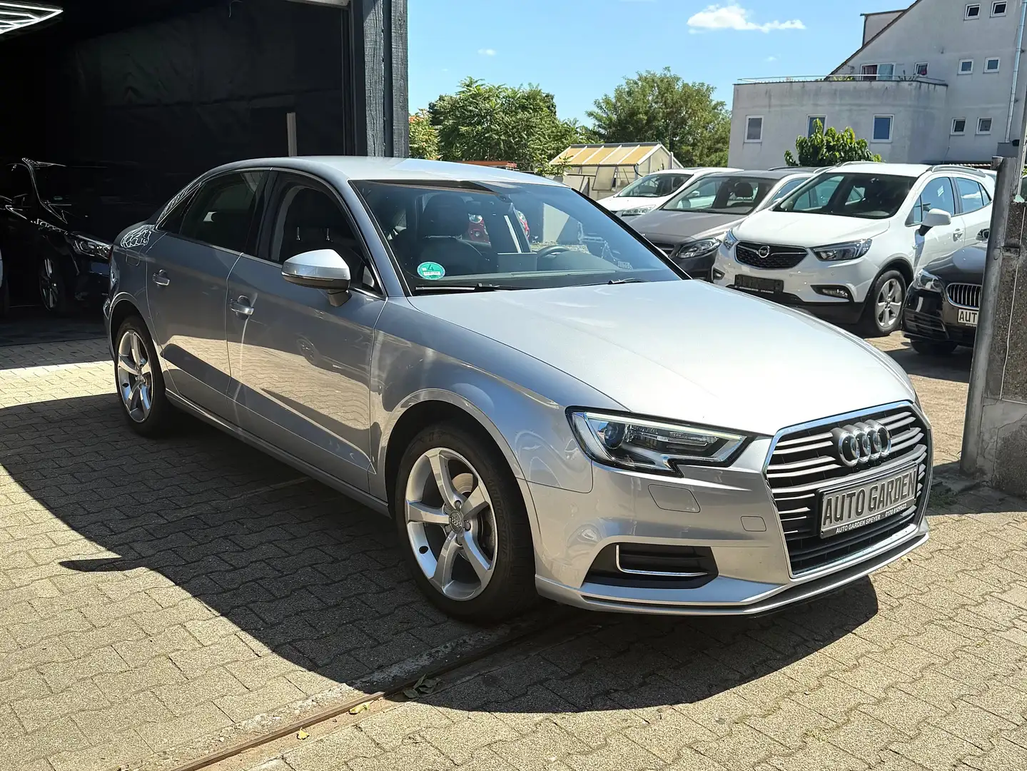 Audi A3 30 TFSI design Grau - 1