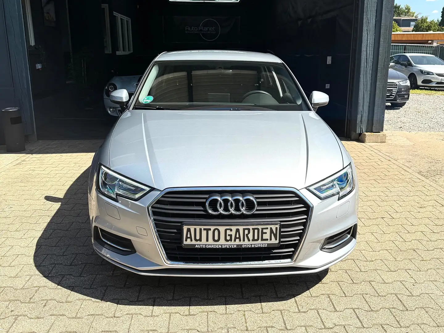 Audi A3 30 TFSI design Grau - 2