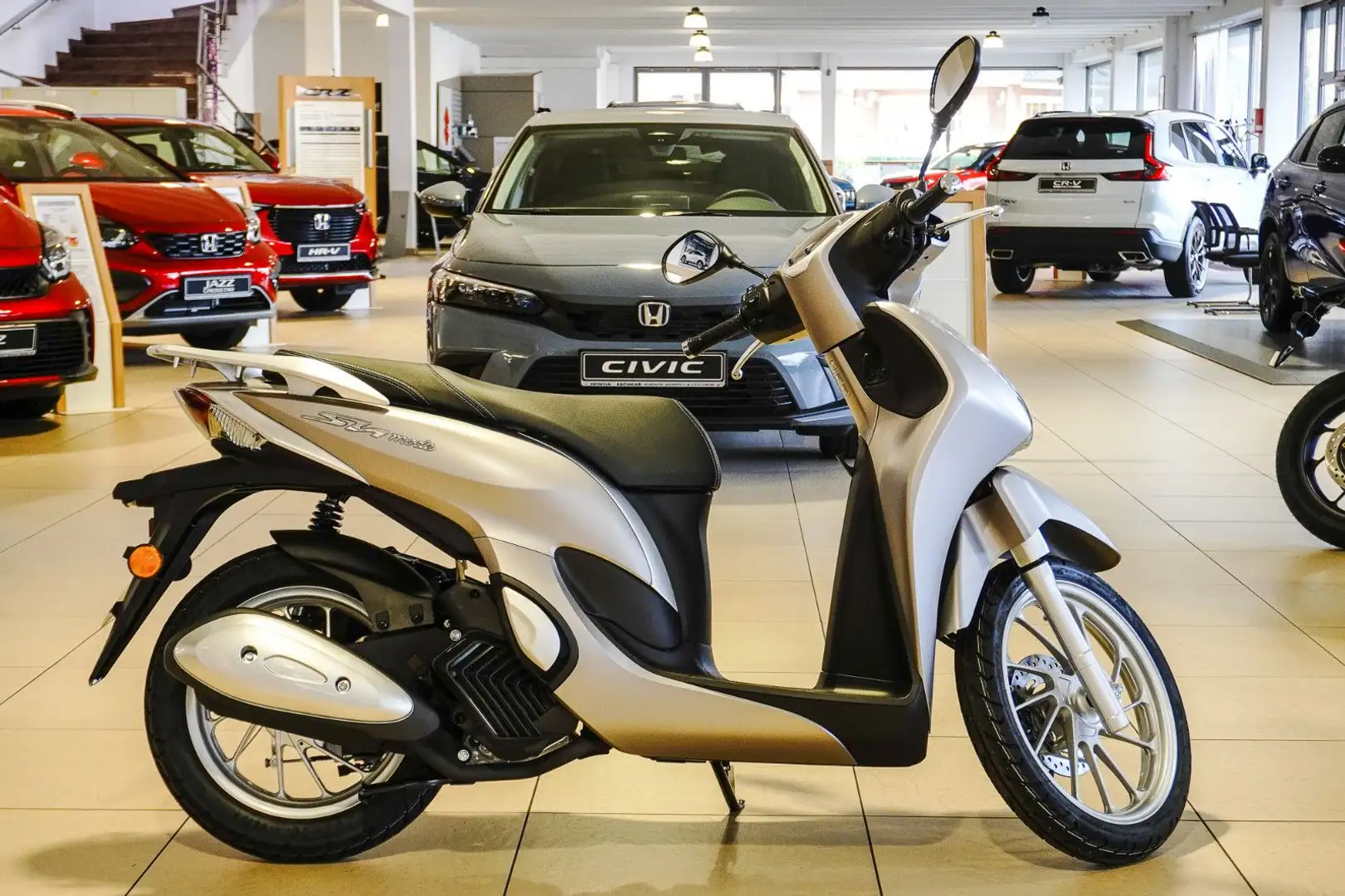 Honda SH Mode 125 -SOFORT VERFÜGBAR- Zilver - 2