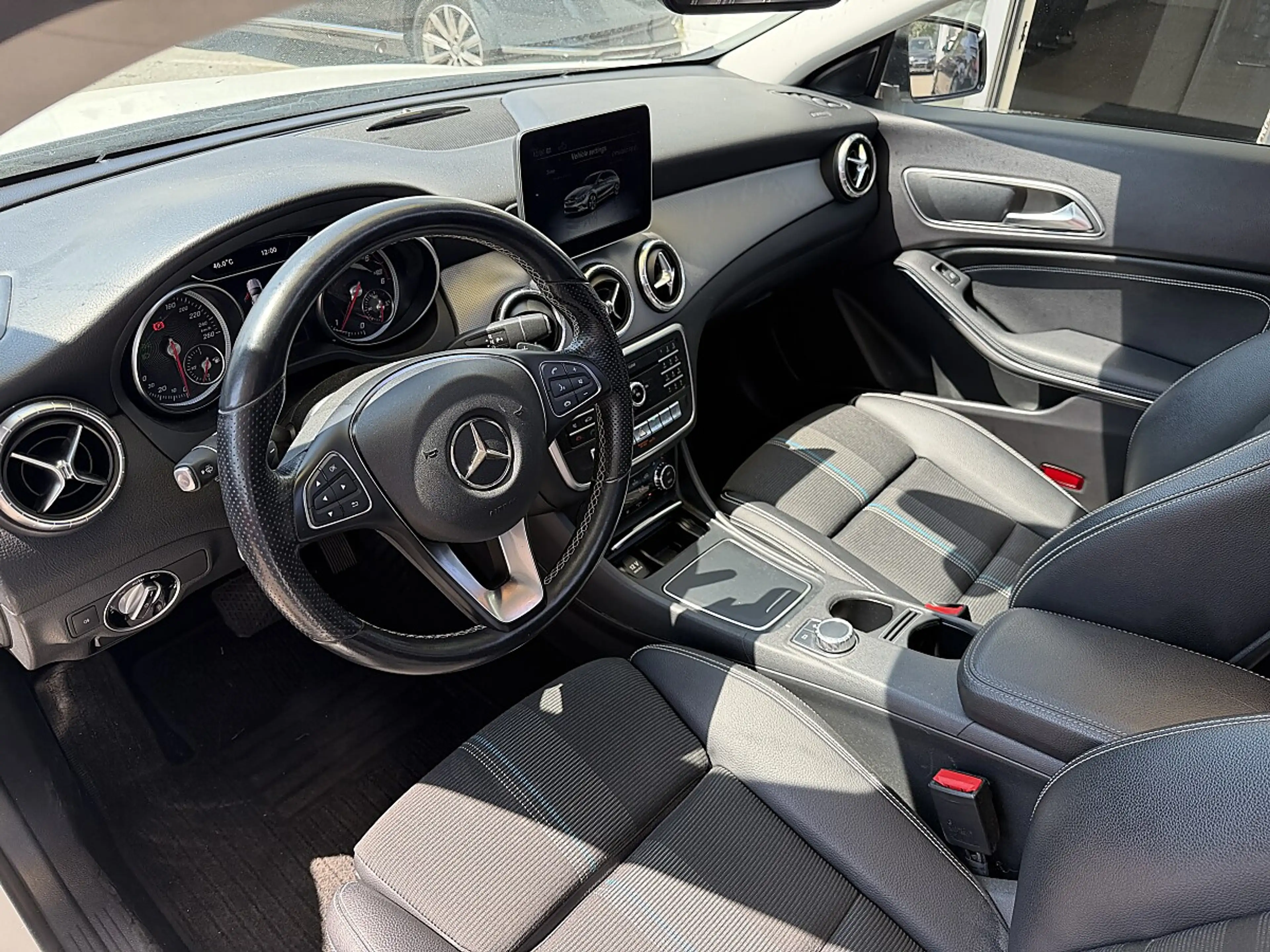 Mercedes-Benz CLA 220 CDI Urban — photo 15