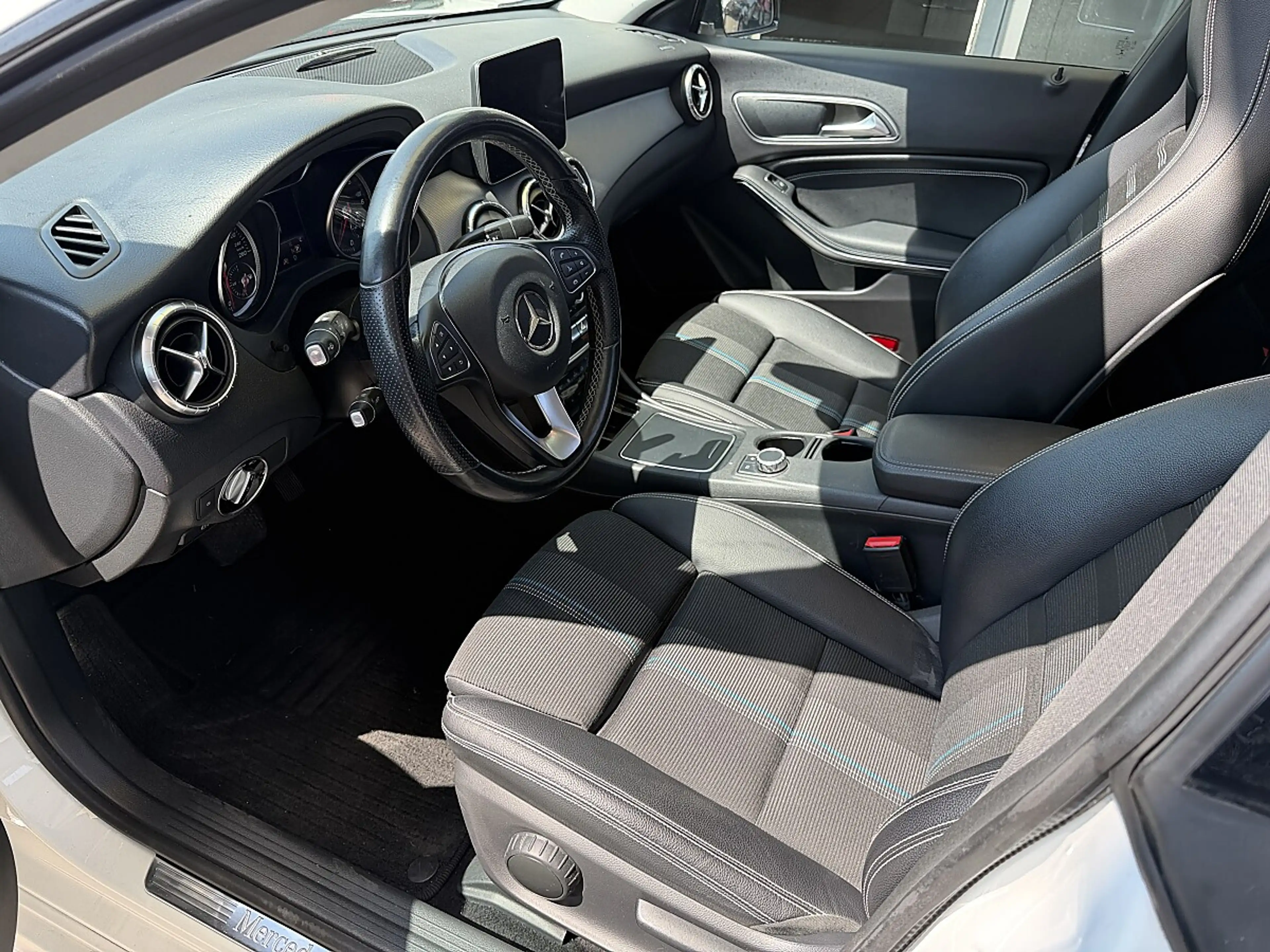 Mercedes-Benz CLA 220 CDI Urban — photo 12