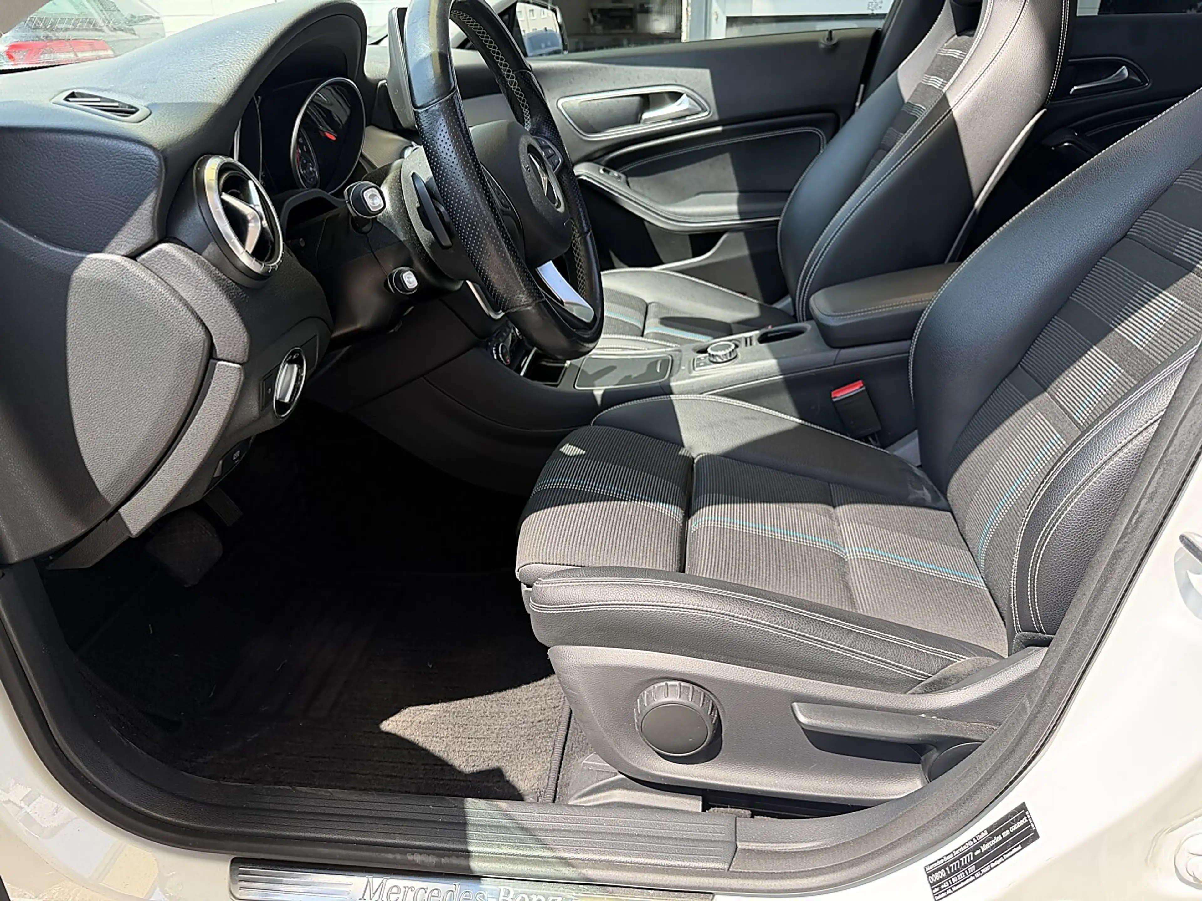 Mercedes-Benz CLA 220 CDI Urban — photo 14