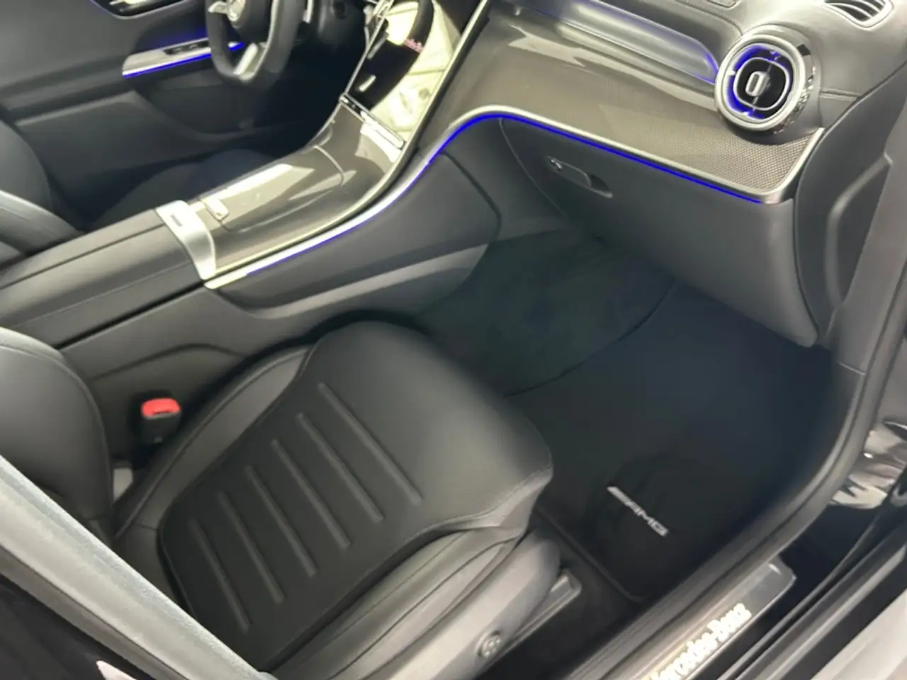 Mercedes-Benz GLC 200 4MATIC Coupé +AMG+20"+9G+LED+MBUX+THERM+ 6