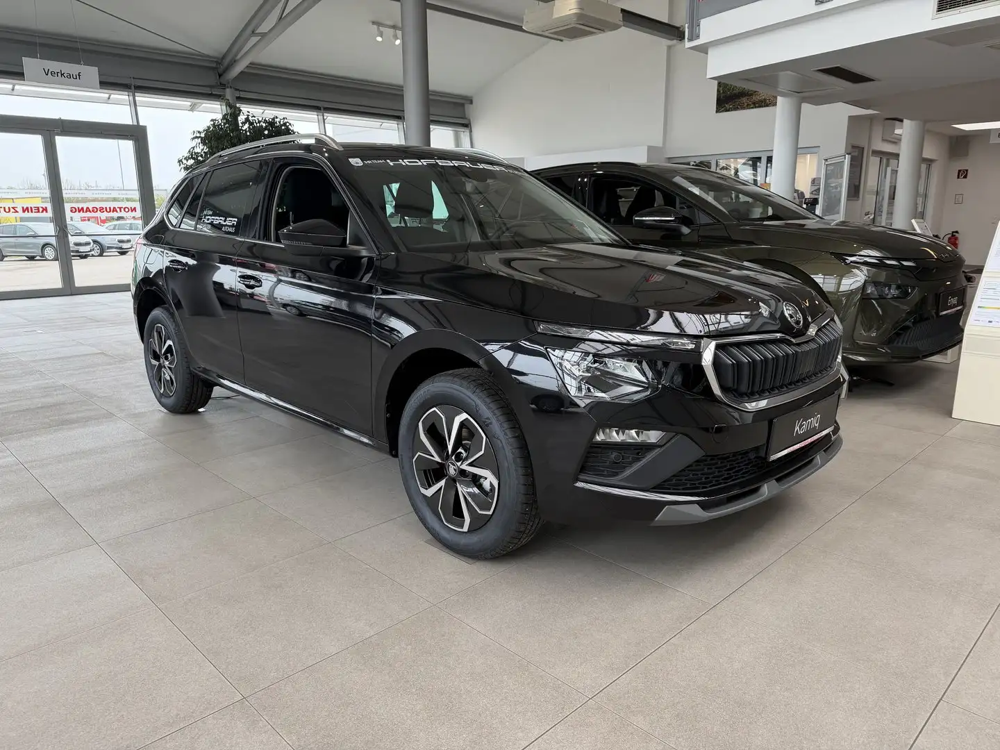 Skoda Kamiq Selection TSI DSG Schwarz - 1