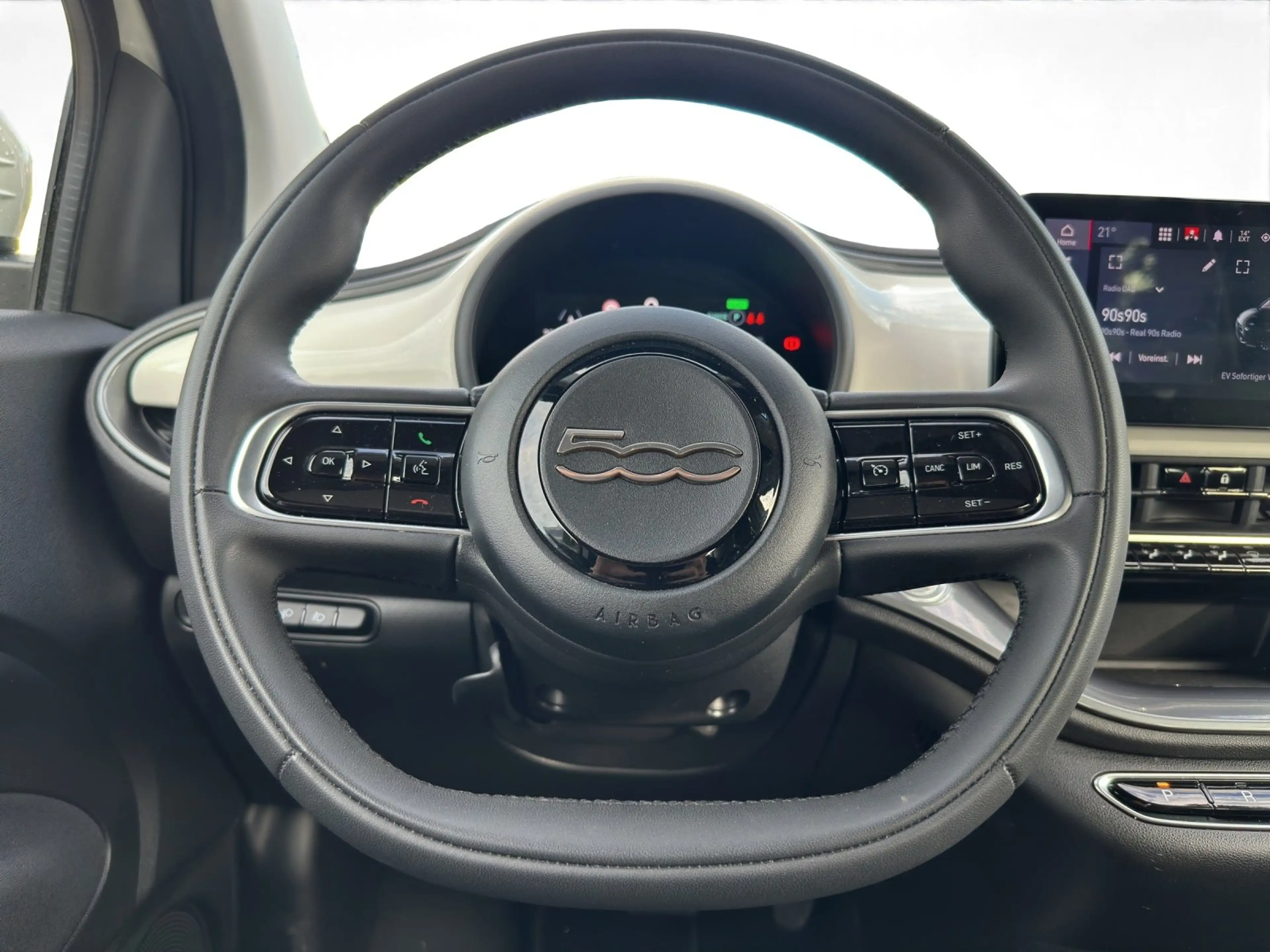 Fiat 500e Cabrio CARPLAY KLIMAA LKA — photo 13