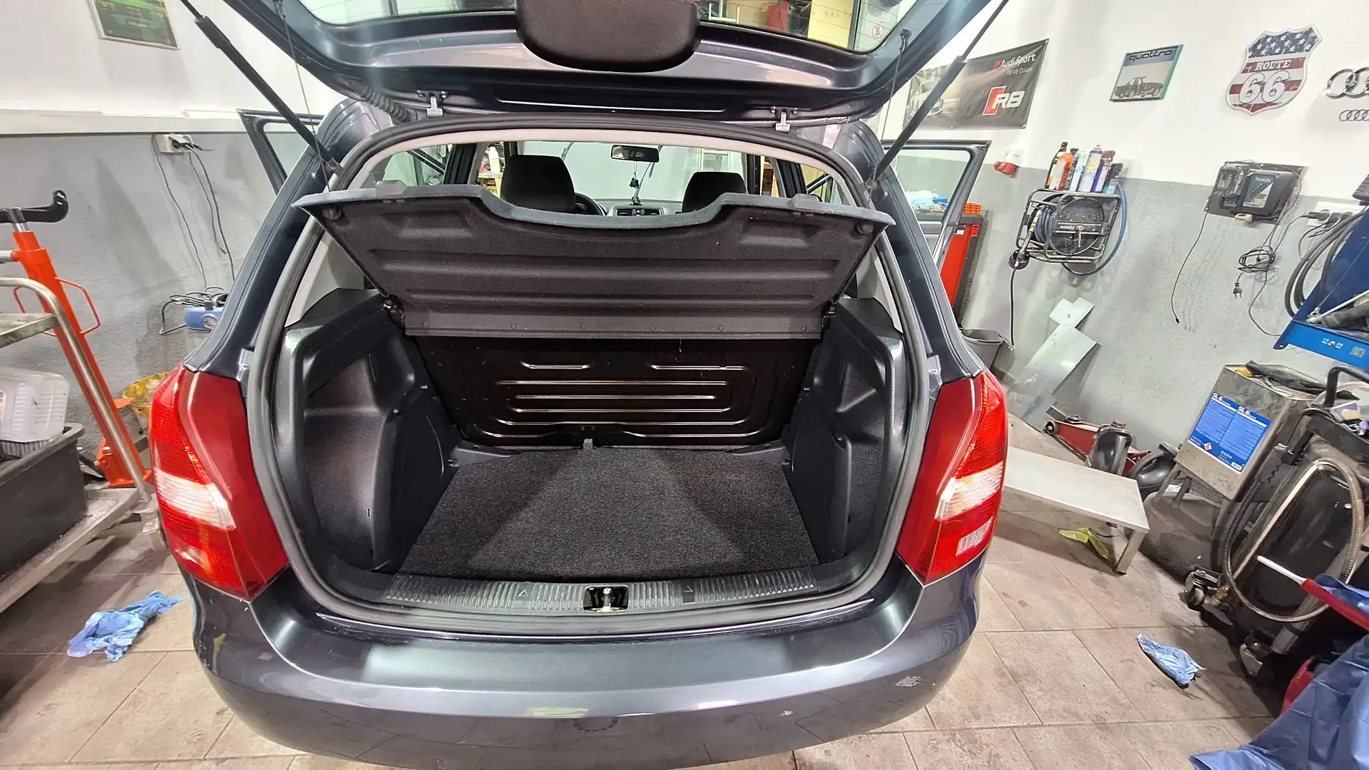 Skoda Fabia Classic Grau - 2