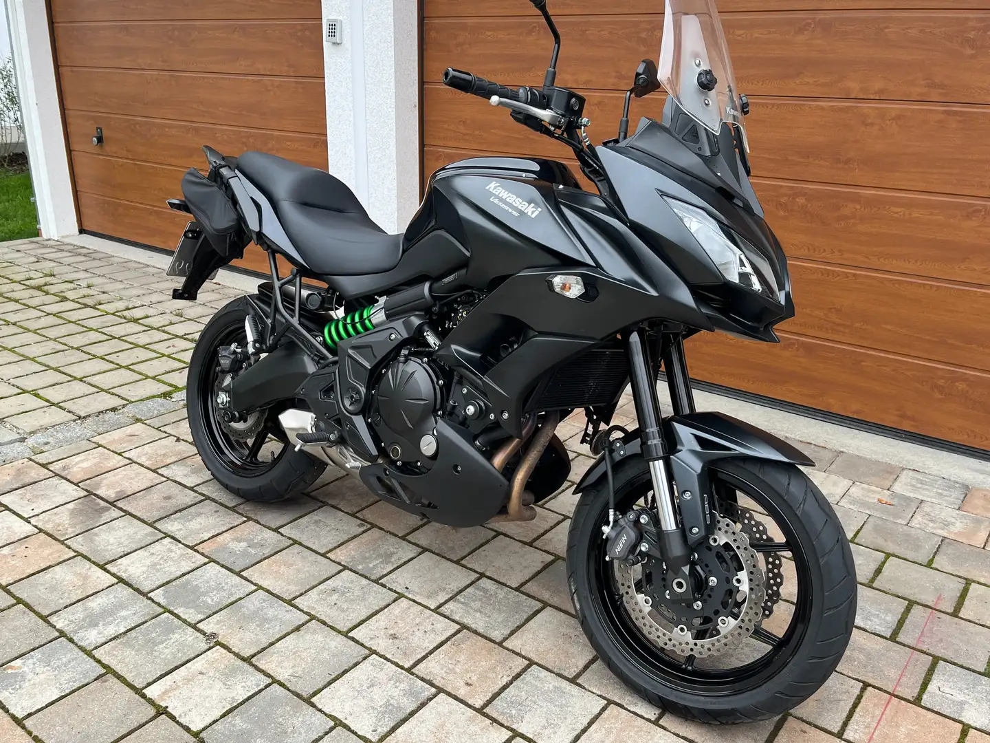 Kawasaki Versys 650 Negro - 1