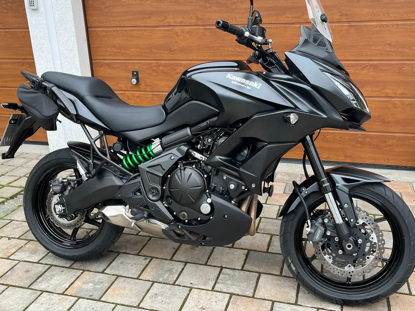 Kawasaki Versys 650 Negro - 2