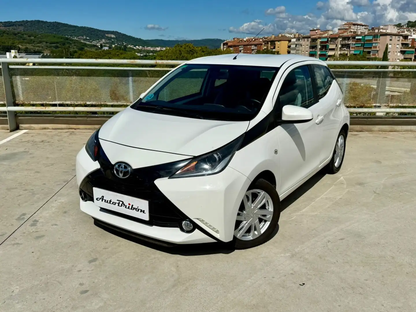Toyota Aygo 1.0 VVT-i x-play Weiß - 2