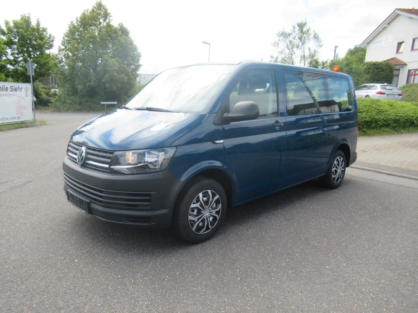 Volkswagen T6 Transporter Kombi 9-Sitzer Azul - 1