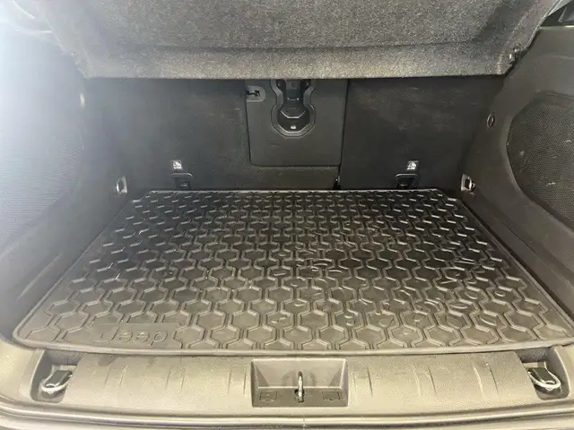 Jeep Renegade view 8