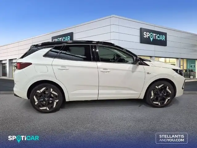 Opel Grandland view 4