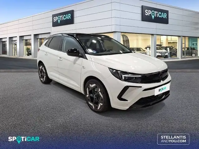 Opel Grandland view 3