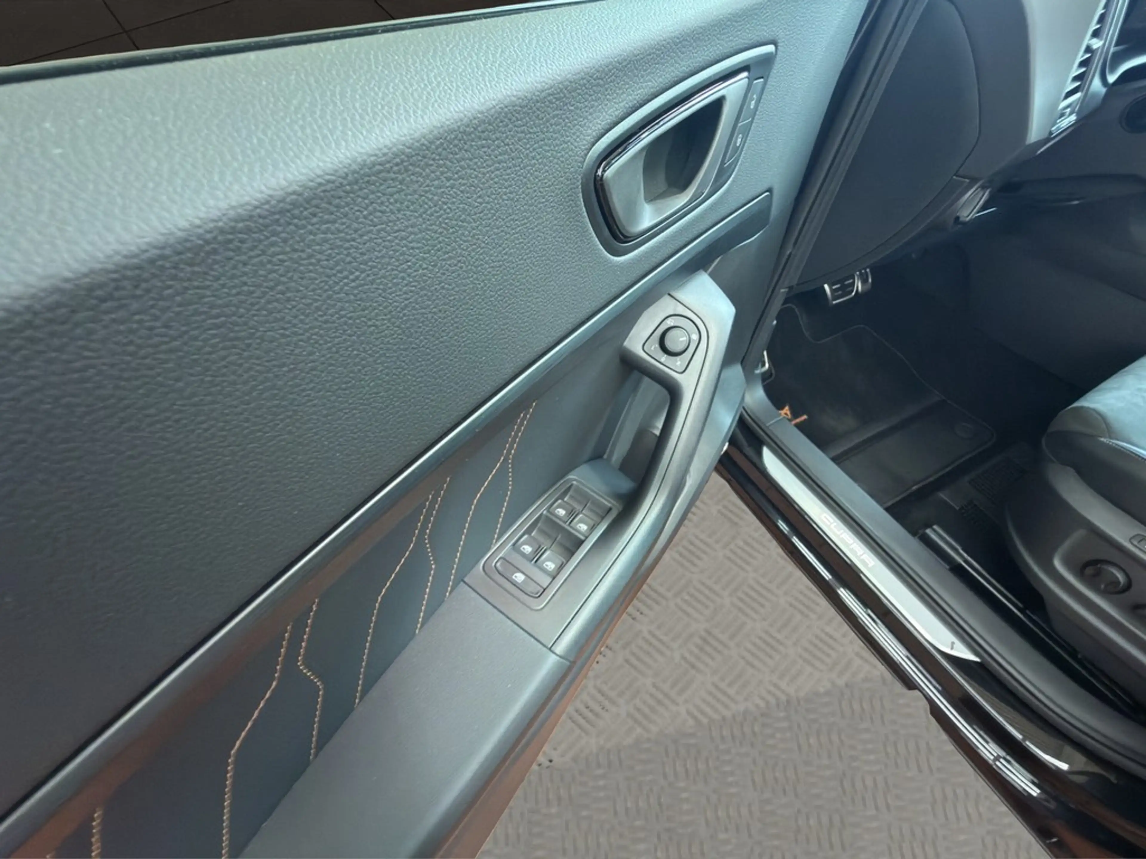 CUPRA Ateca 4x4 TSI DSG Navi AHK AreaView — photo 10