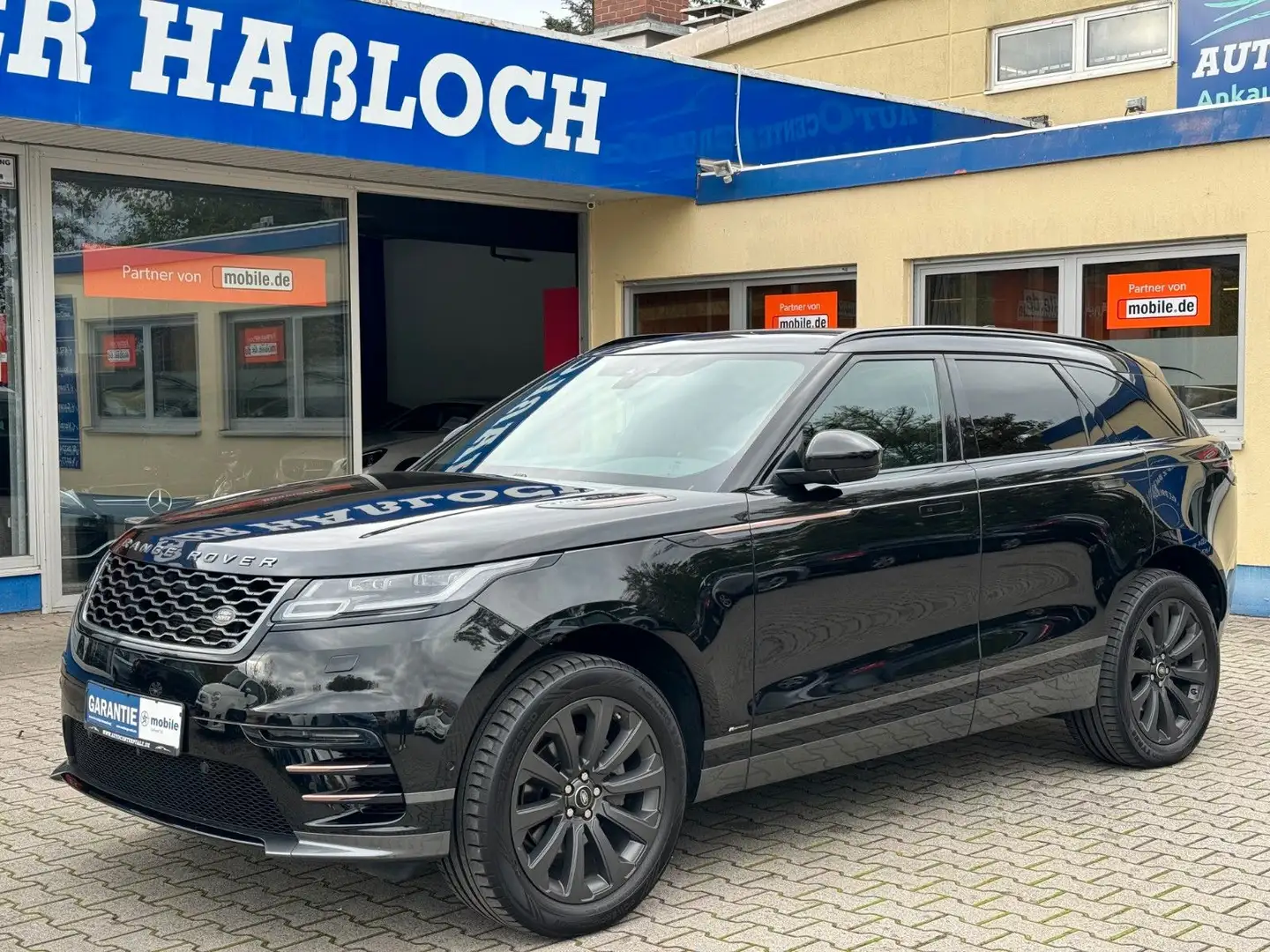 Land Rover Range Rover Velar 2.0 D240 R-Dynamic SE*PANO*LED Schwarz - 1