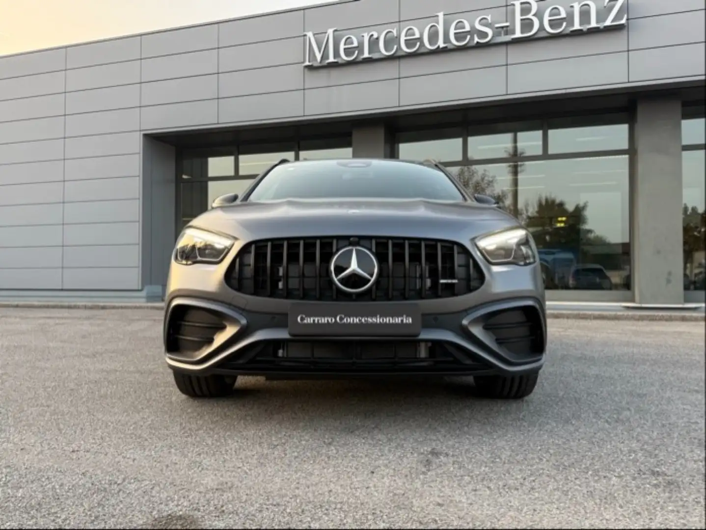 Mercedes-Benz GLA 35 AMG Mercedes-AMG GLA 35 4MATIC Grau - 2