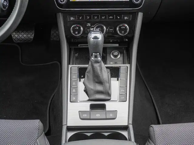 Skoda Superb view 13