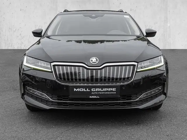 Skoda Superb view 3