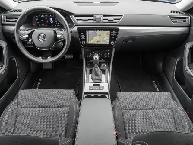 Skoda Superb view 10