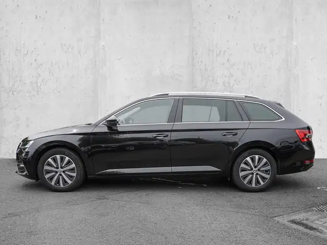 Skoda Superb view 5