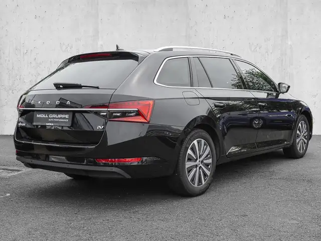 Skoda Superb view 4