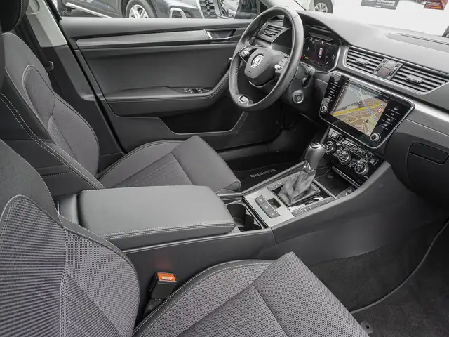 Skoda Superb view 8