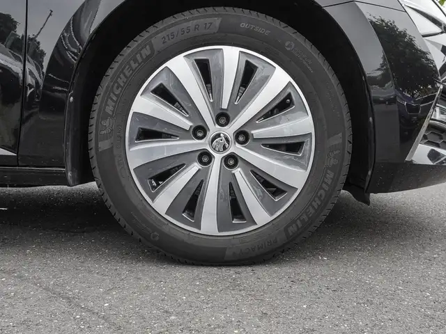 Skoda Superb view 7