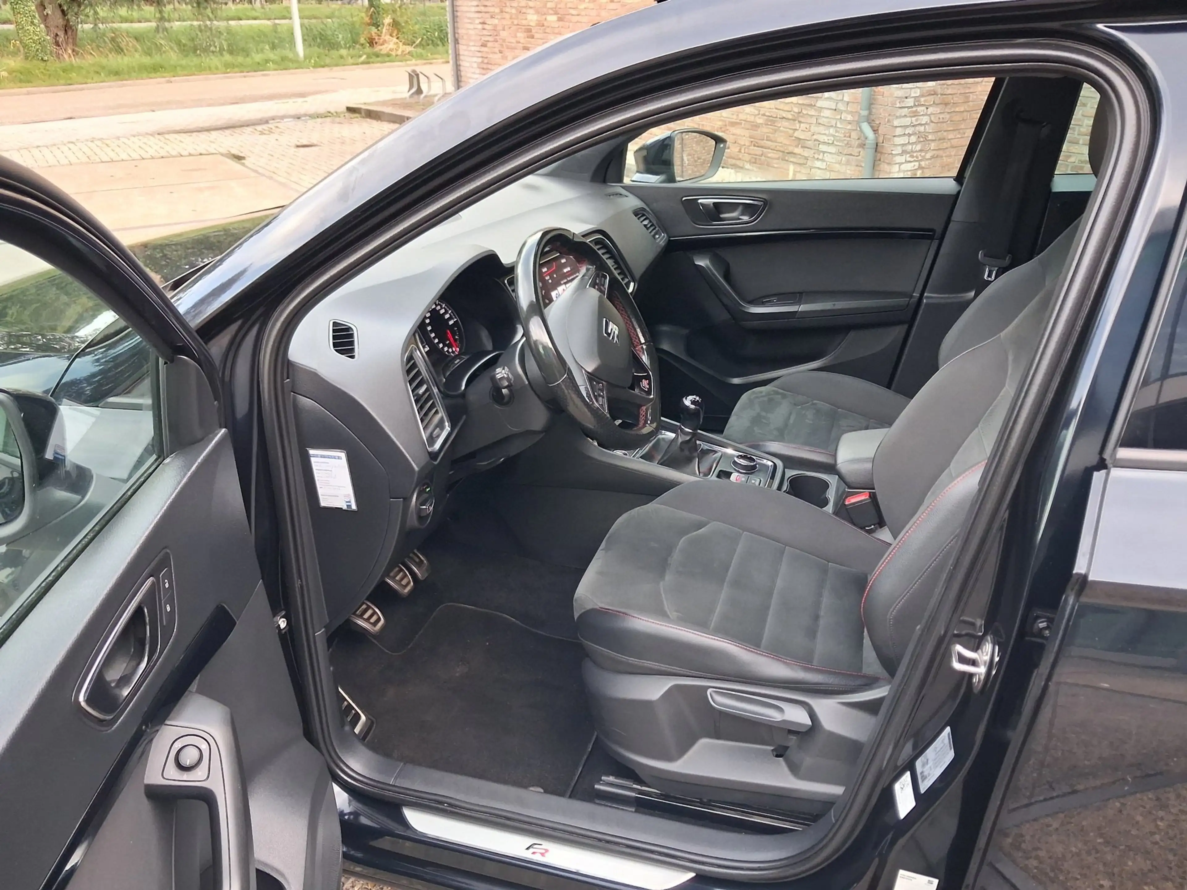 SEAT Ateca 1.5 TSI FR Business Intense — photo 6