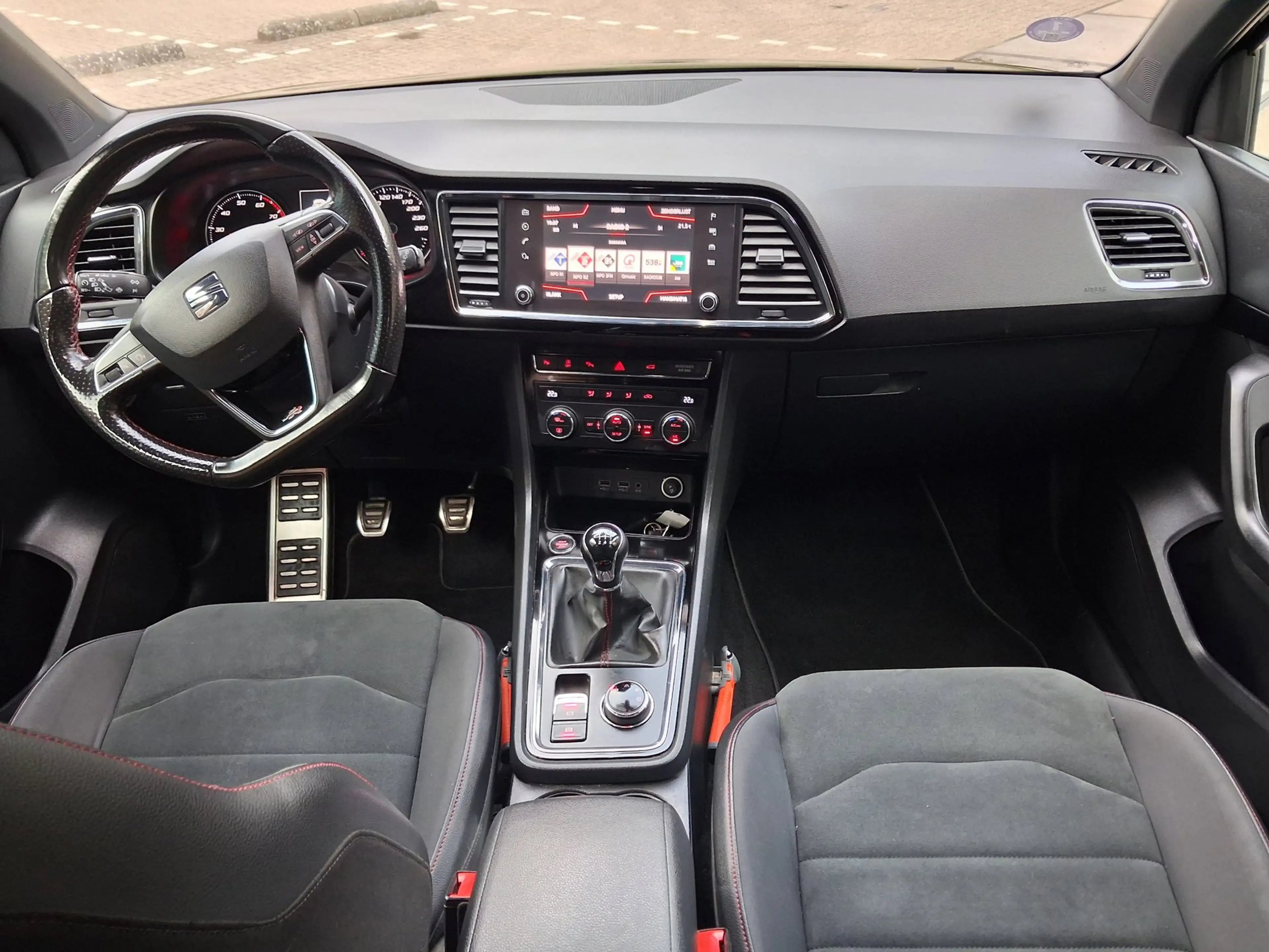 SEAT Ateca 1.5 TSI FR Business Intense — photo 12