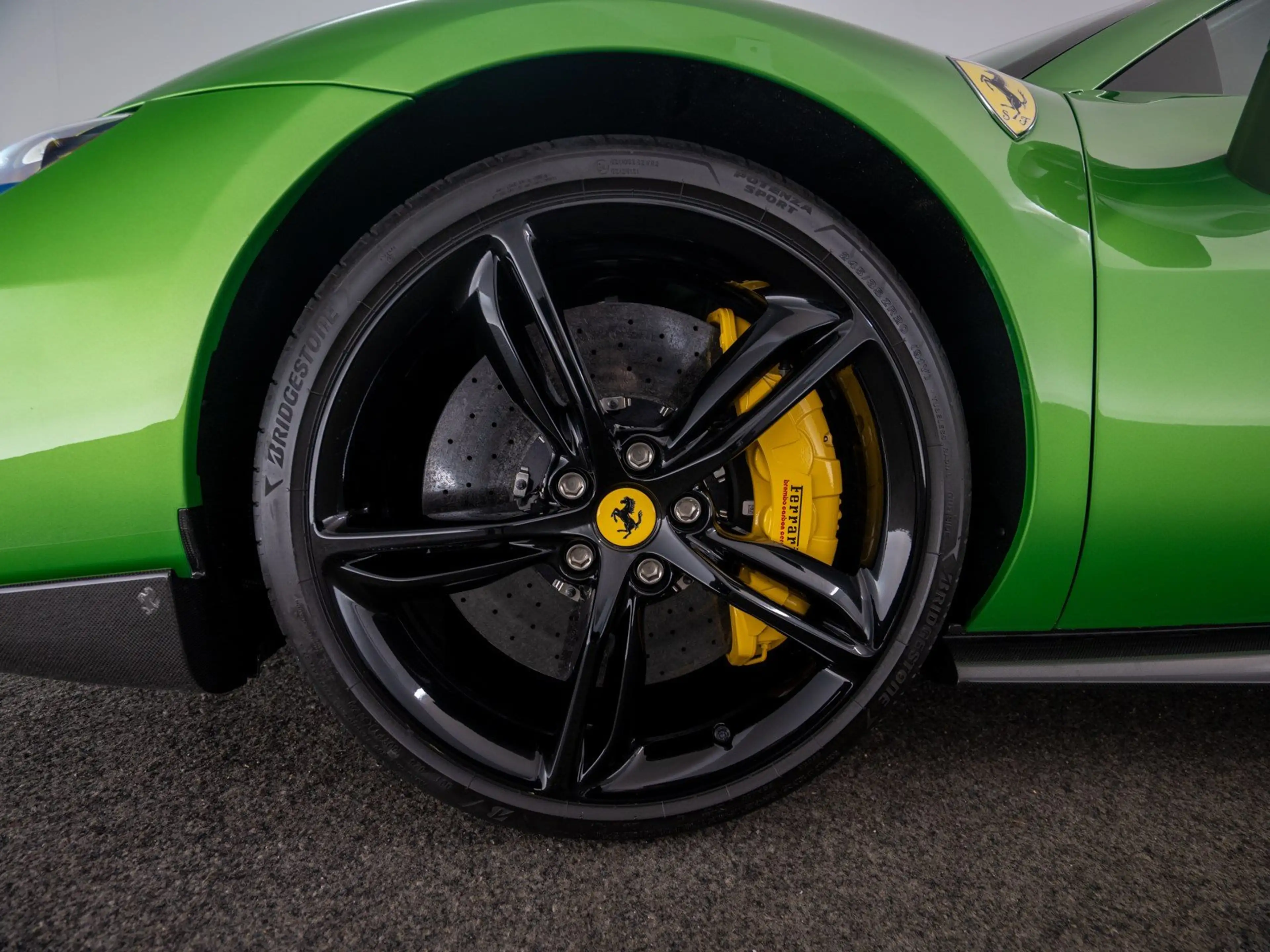Ferrari 296 GTS — photo 12