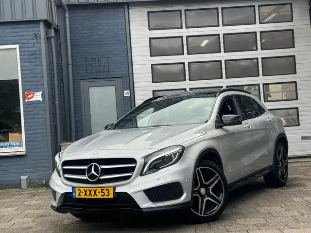 Mercedes-Benz GLA 200 Ambition | AMG | Camera | Pano | Night | N.A.P