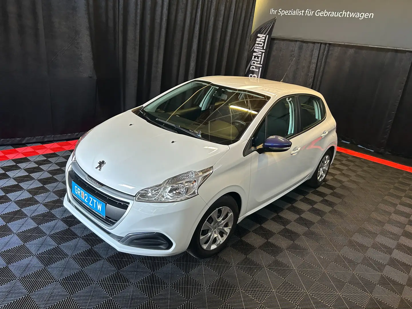 Peugeot 208 Like Blanc - 1