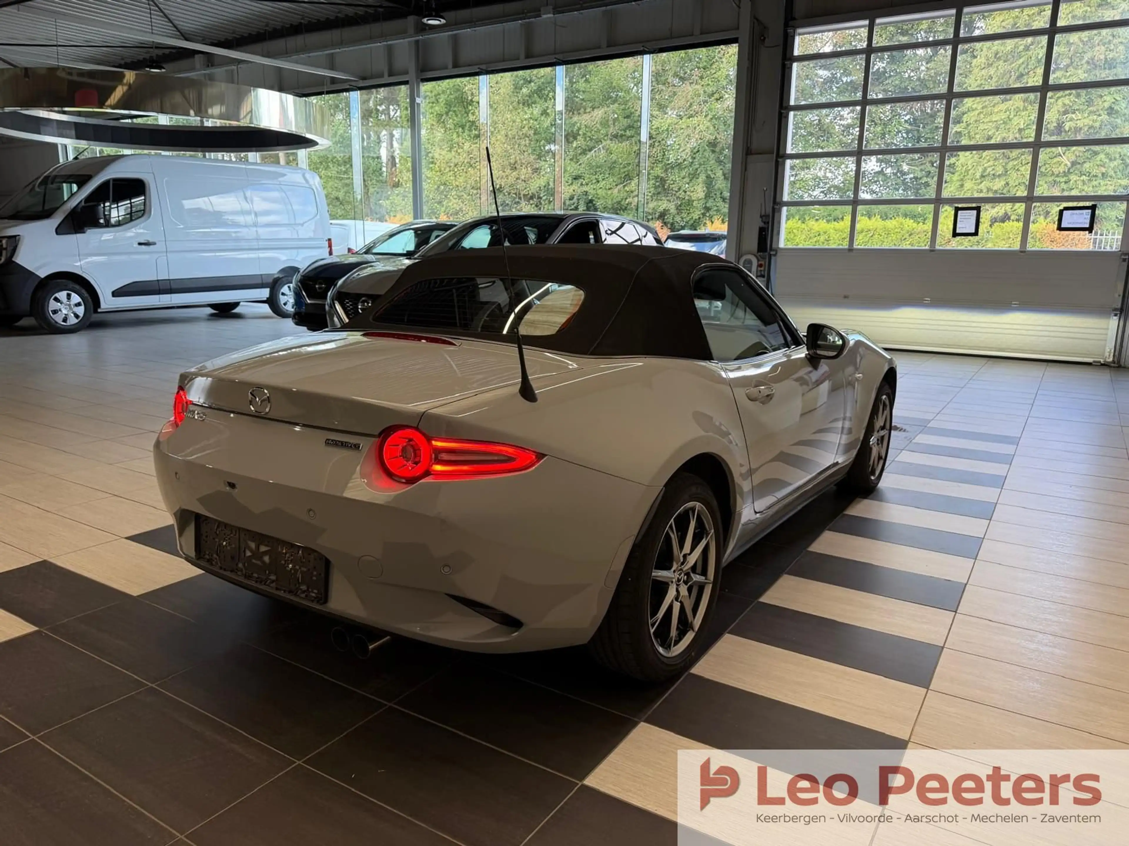 Mazda MX-5 1.5i / Bose / Leder / Camera / /Aero Gray / Nieuwstaat /Fabrieksgarantie tot 2030 — photo 3