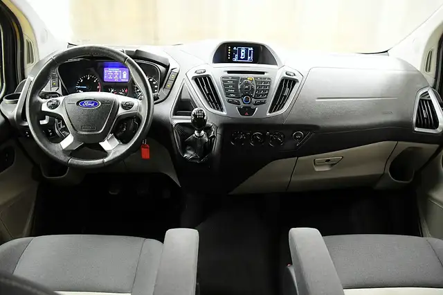 Ford Tourneo Custom view 12
