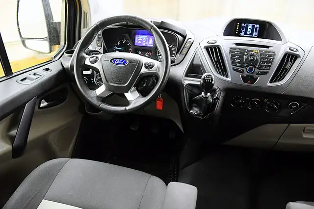 Ford Tourneo Custom view 13