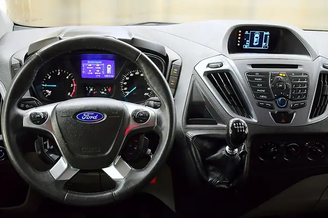 Ford Tourneo Custom view 17