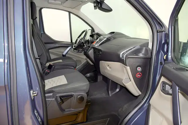 Ford Tourneo Custom view 5