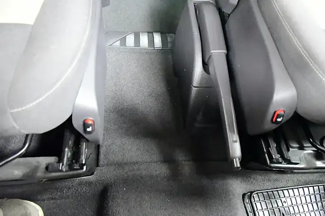 Ford Tourneo Custom view 18