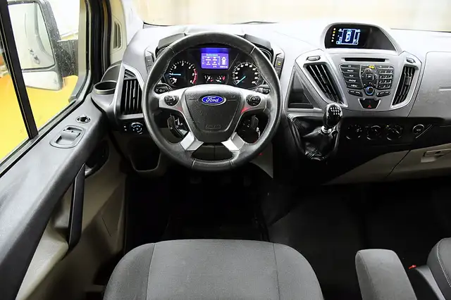 Ford Tourneo Custom view 2