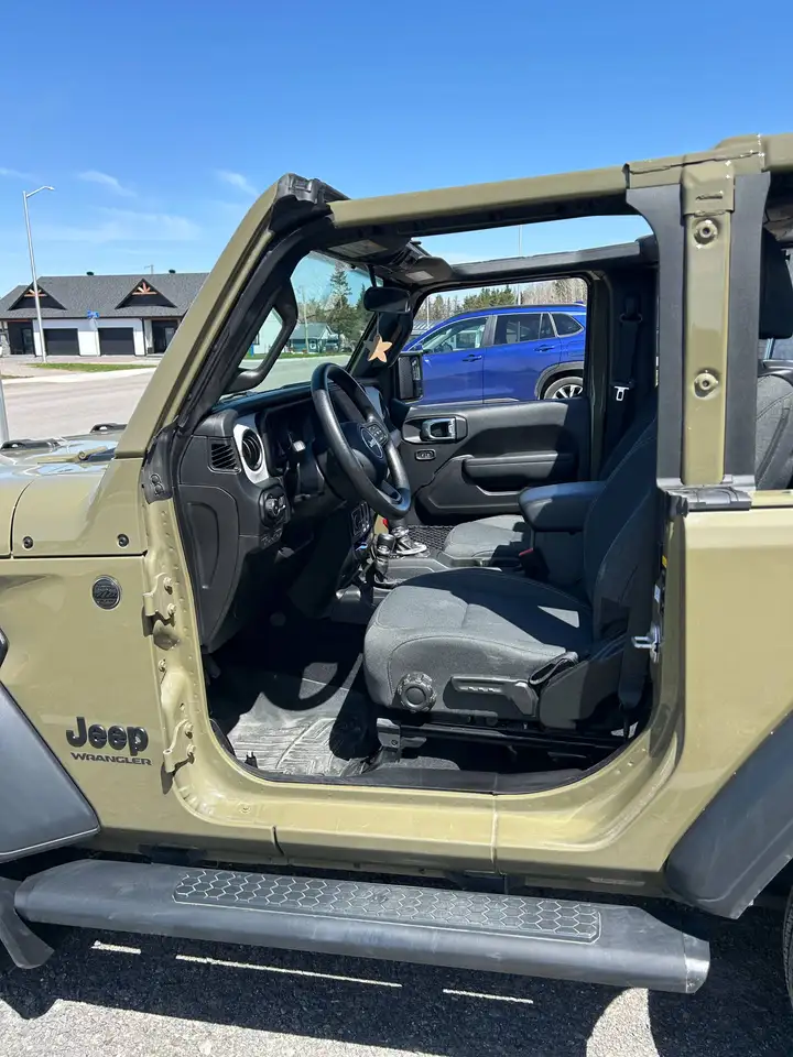 Jeep Wrangler снимка Jeep Wrangler