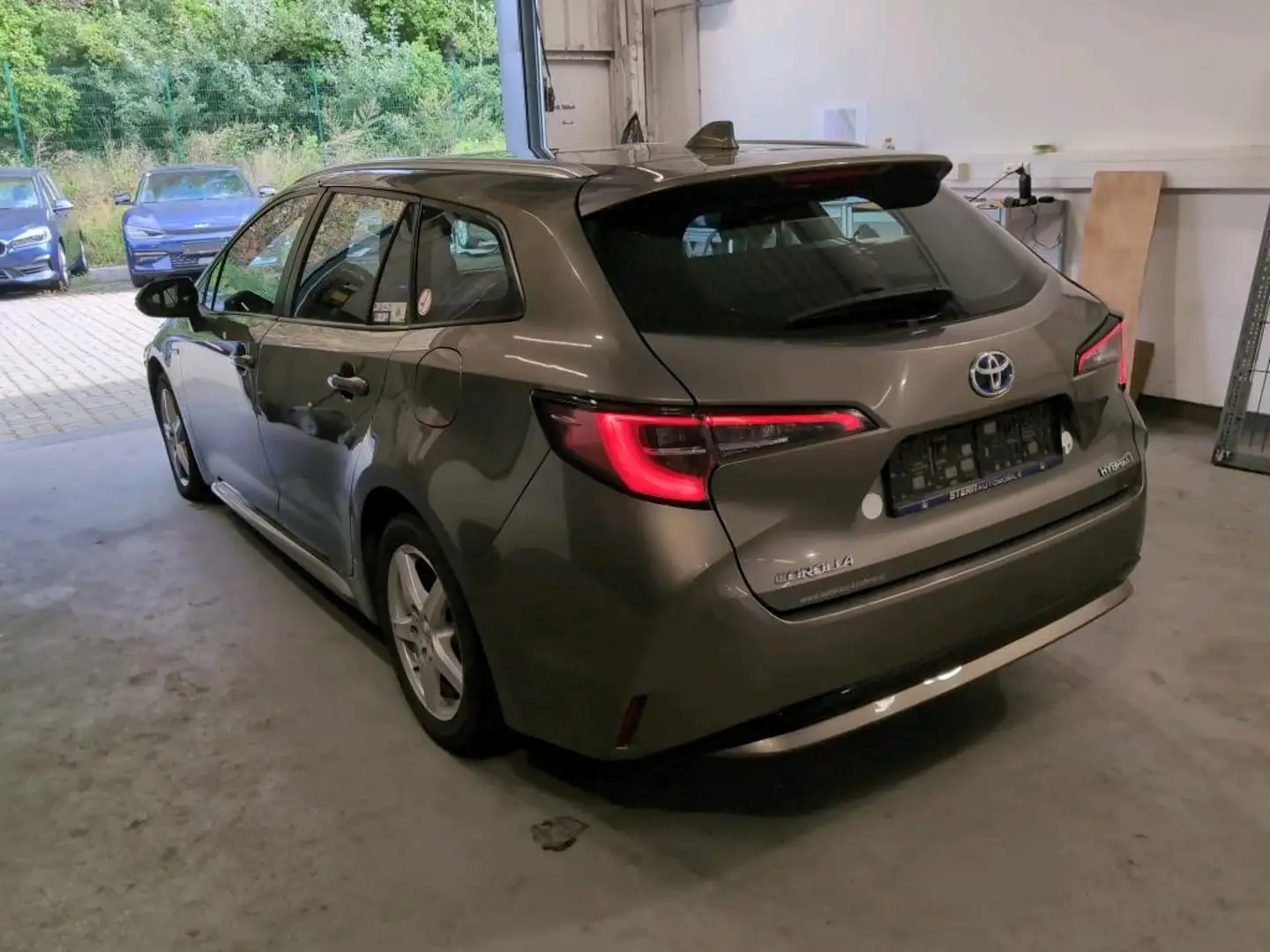 Toyota Corolla 1,8 Hybrid Active Gris - 2