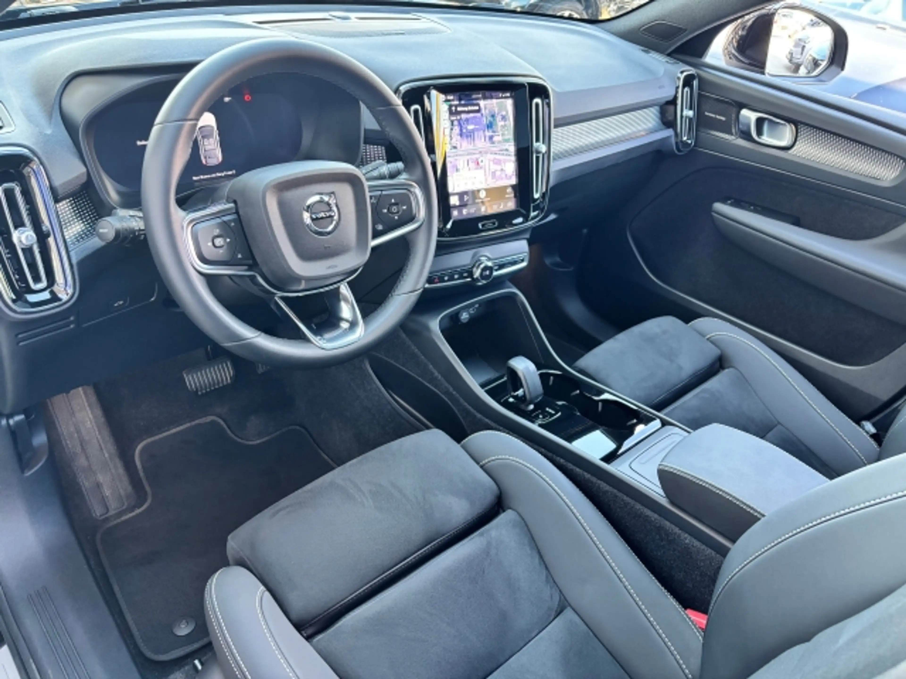 Volvo EC40 EC40 Black Edition ULTRA — photo 10