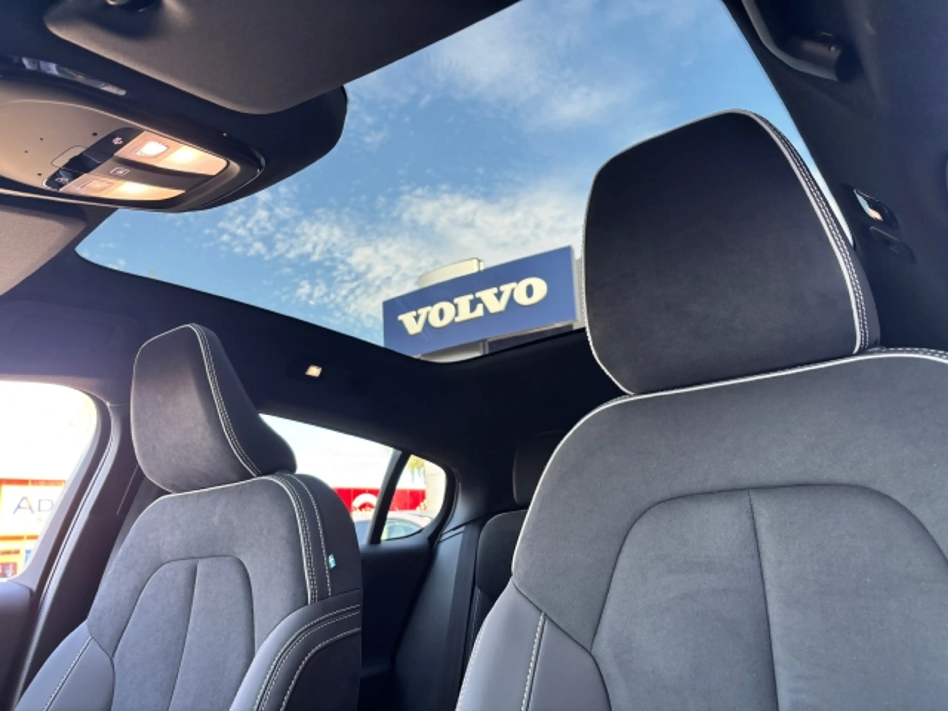 Volvo EC40 EC40 Black Edition ULTRA — photo 13