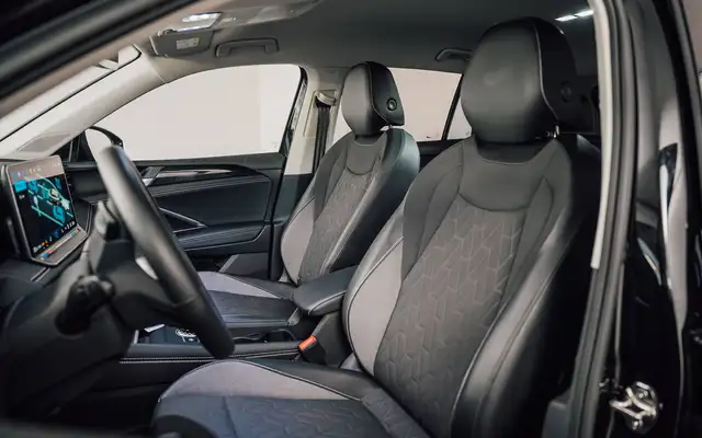 Volkswagen Tiguan view 12