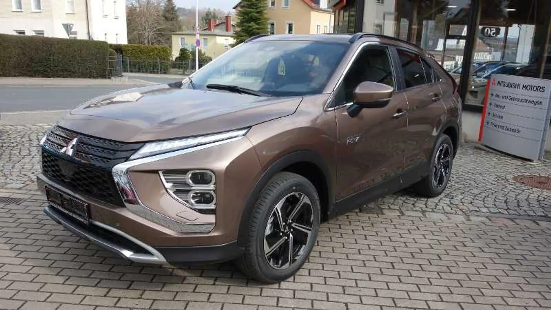 Mitsubishi Eclipse Cross PHEV 2.4 PLUS+AHK,WR,LED,Navi,Kam,Standhzg Brun - 1