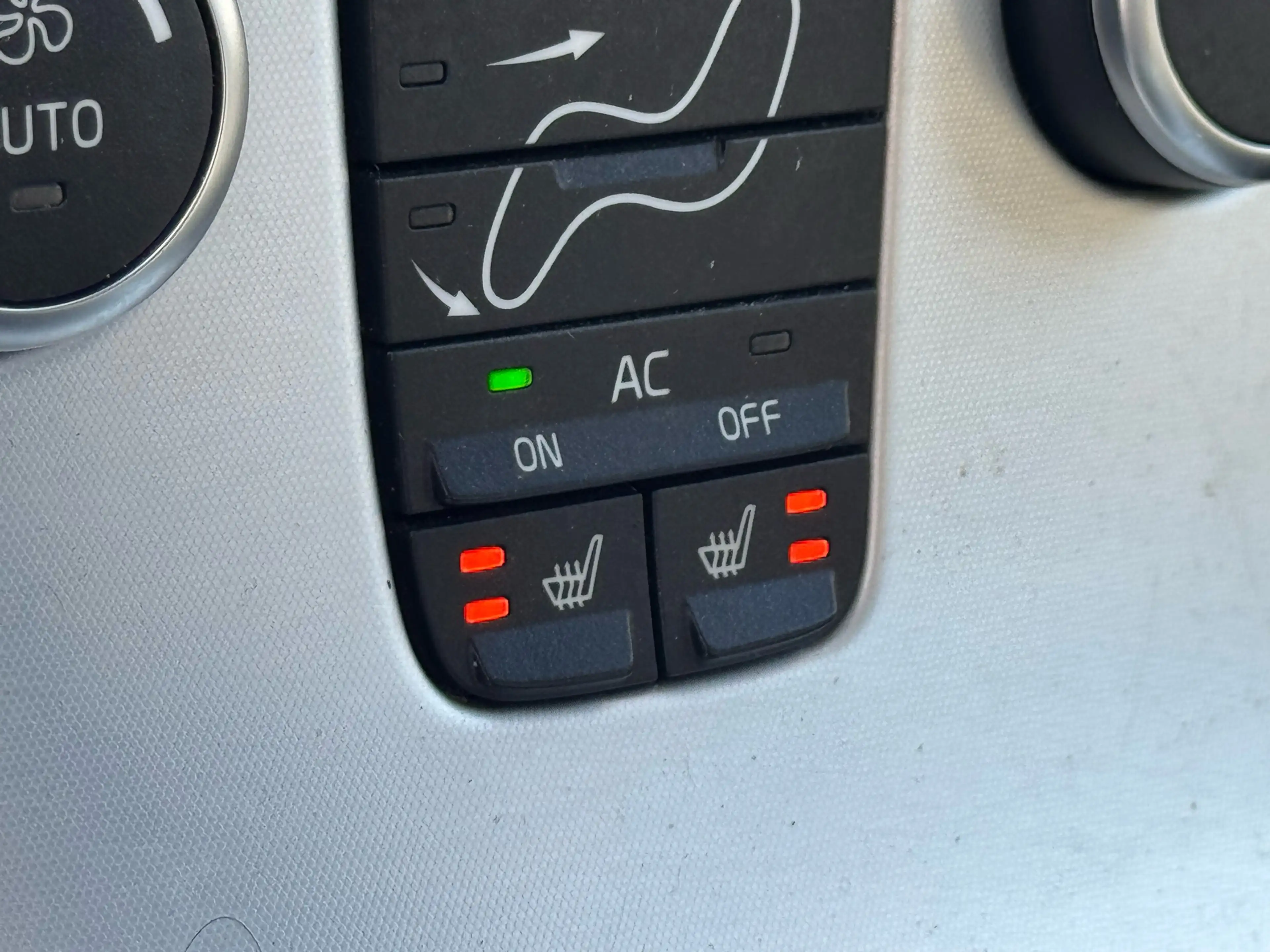 Volvo S40 2.0i 145CV SUMMUM GRAND GPS CUIR XENON CLIM FULL — photo 5