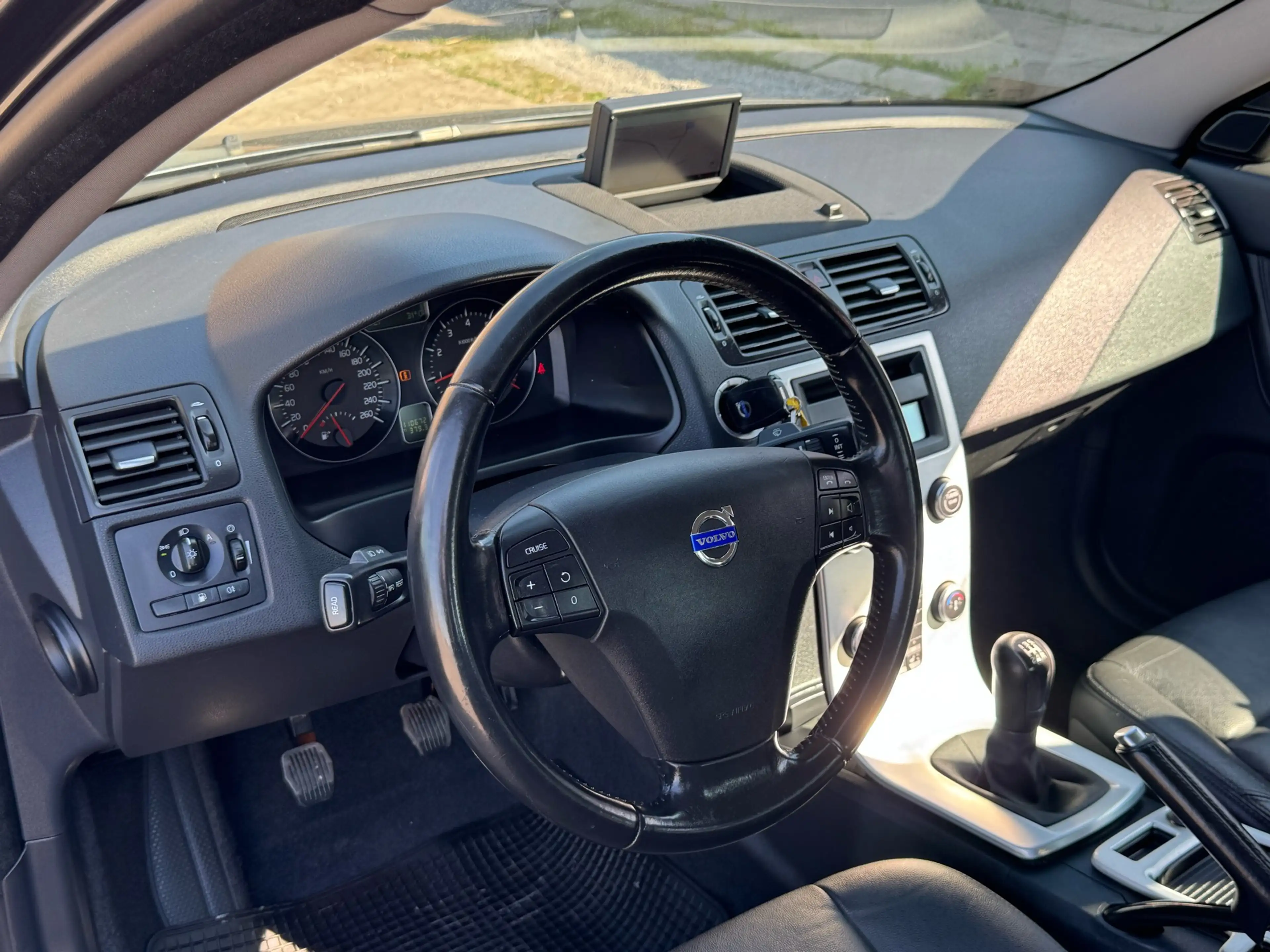 Volvo S40 2.0i 145CV SUMMUM GRAND GPS CUIR XENON CLIM FULL — photo 7