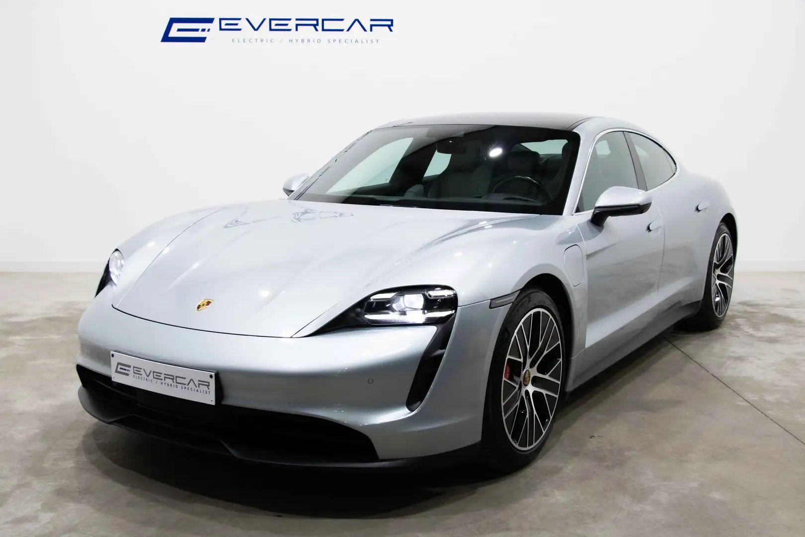Porsche Taycan 4S PERFORMANCE PLUS ***REAR AXLE STEERING*PANO*** Argent - 1