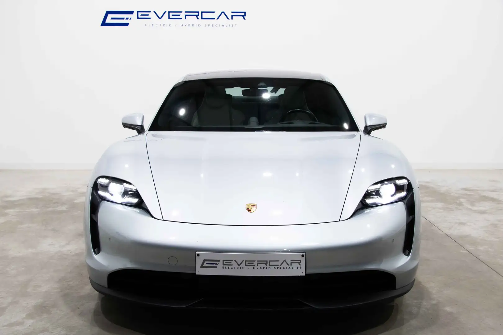 Porsche Taycan 4S PERFORMANCE PLUS ***REAR AXLE STEERING*PANO*** Argent - 2