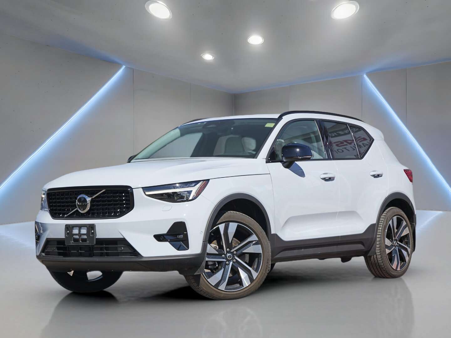 2024 Volvo XC40 Ultimate Dark Theme